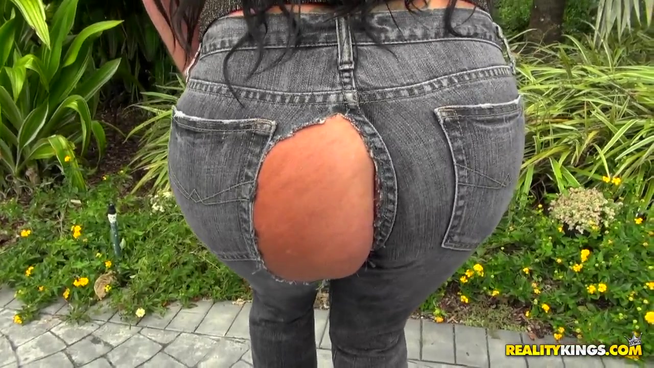 Horny brunette with big ass and sexy boobs