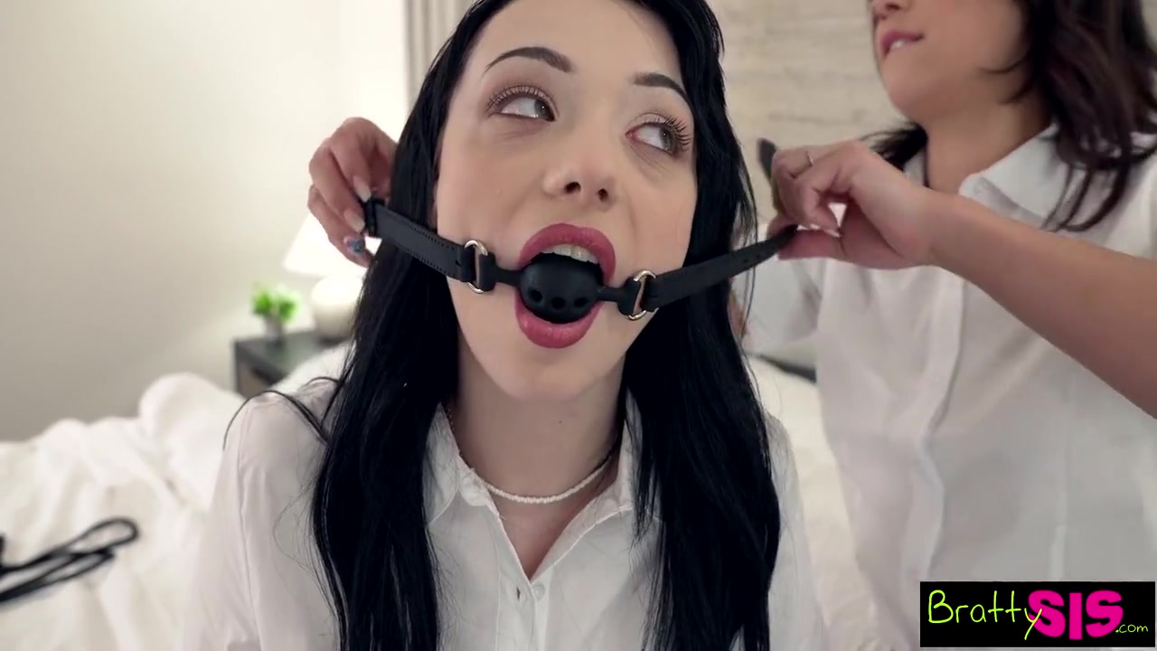 Stepsis Says She’s Always Had This Fantasy About Being Tied Up!