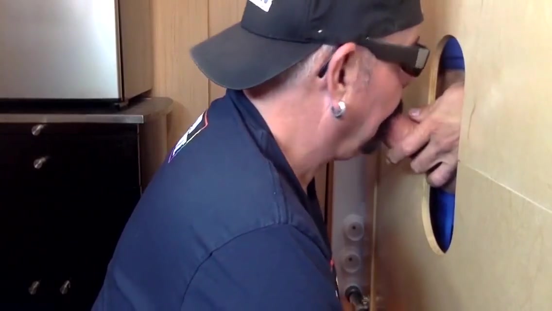 Mature Dilf Deepthroats And Slurps On Gloryhole Dong 7 Min
