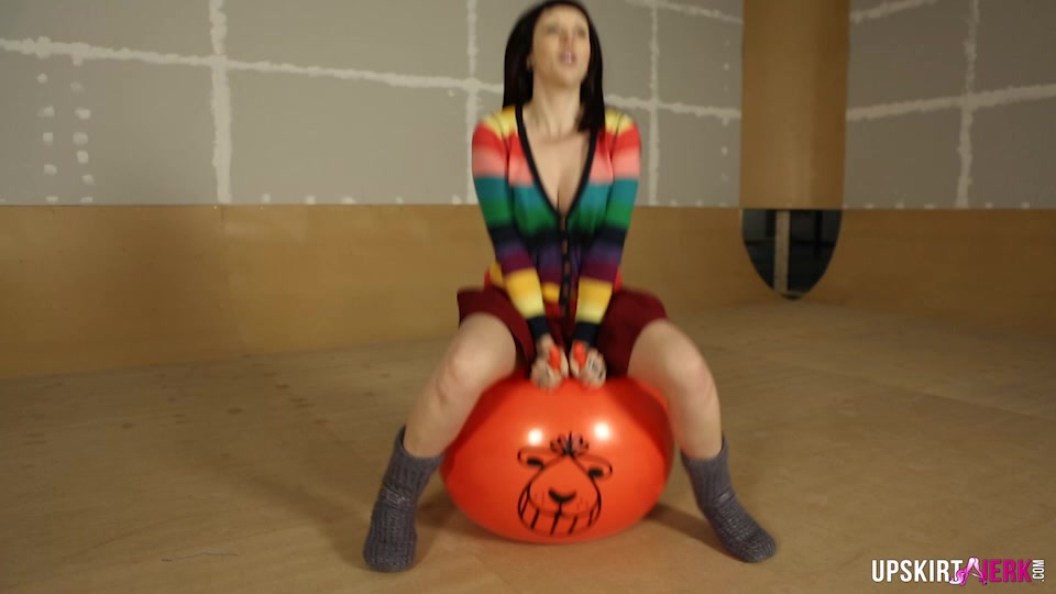 Shay Hendrix "Watch Me Bounce" - UpskirtJerk