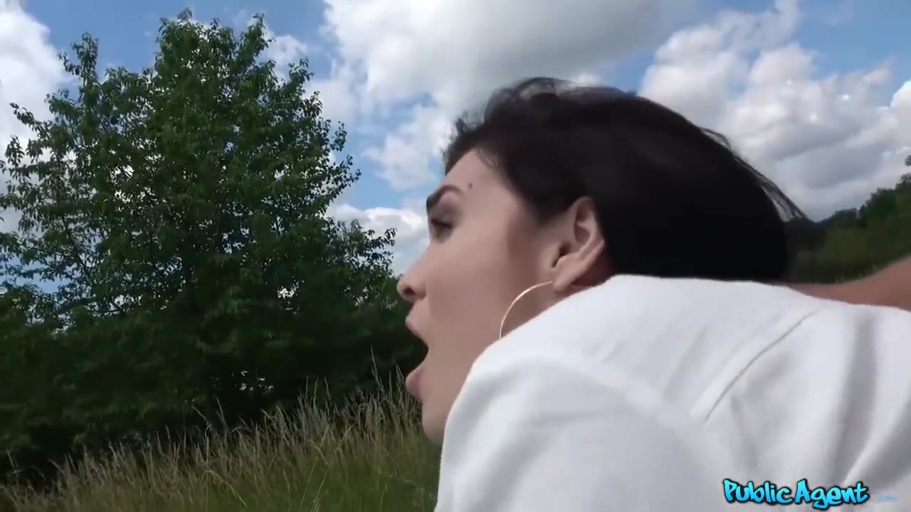 Choky Ice, Hannah Vivienne And Thomas Hyka In Brunette Mature Makes Love Outdoors For Cash