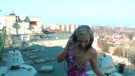 Golden-Haired party beauty likes outdoor fucking