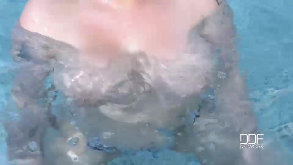 Pool, Hooters & Black Dong: Brunette With Big Tits Masturbates - PornWorld