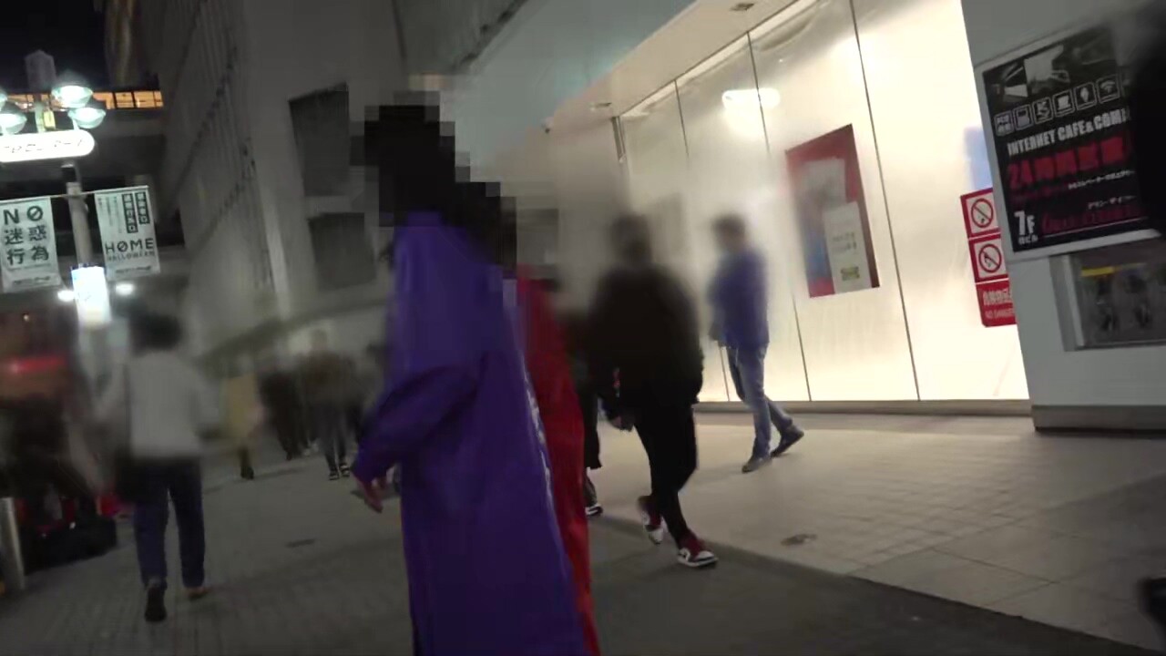 0010506_ベロチュウ 座位 おもちゃなどが含まれている