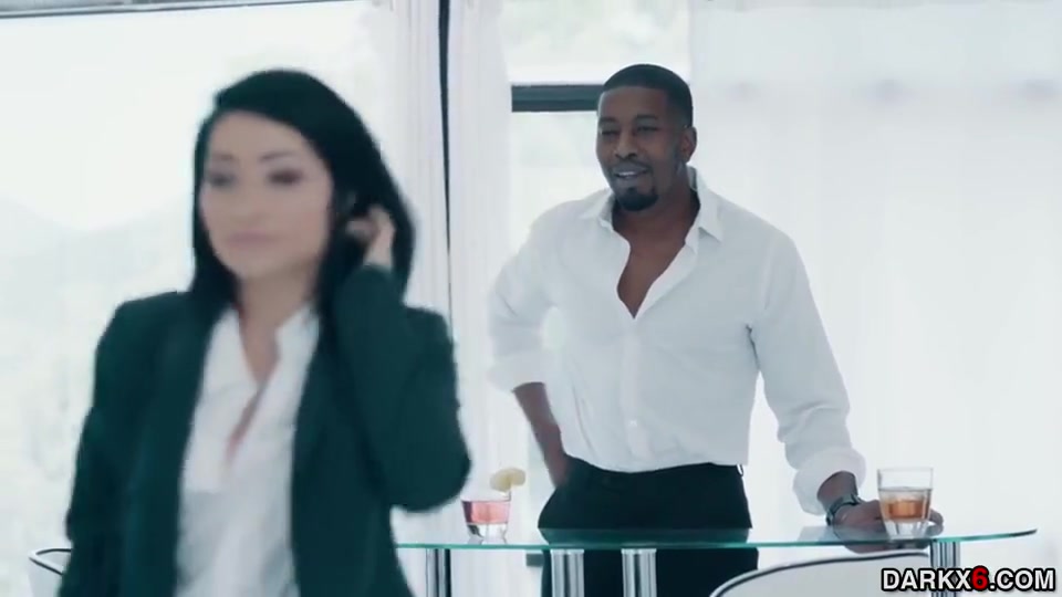 Isiah Maxwell And Rina Ellis - Suck The Bar Tenders Big Black Cock