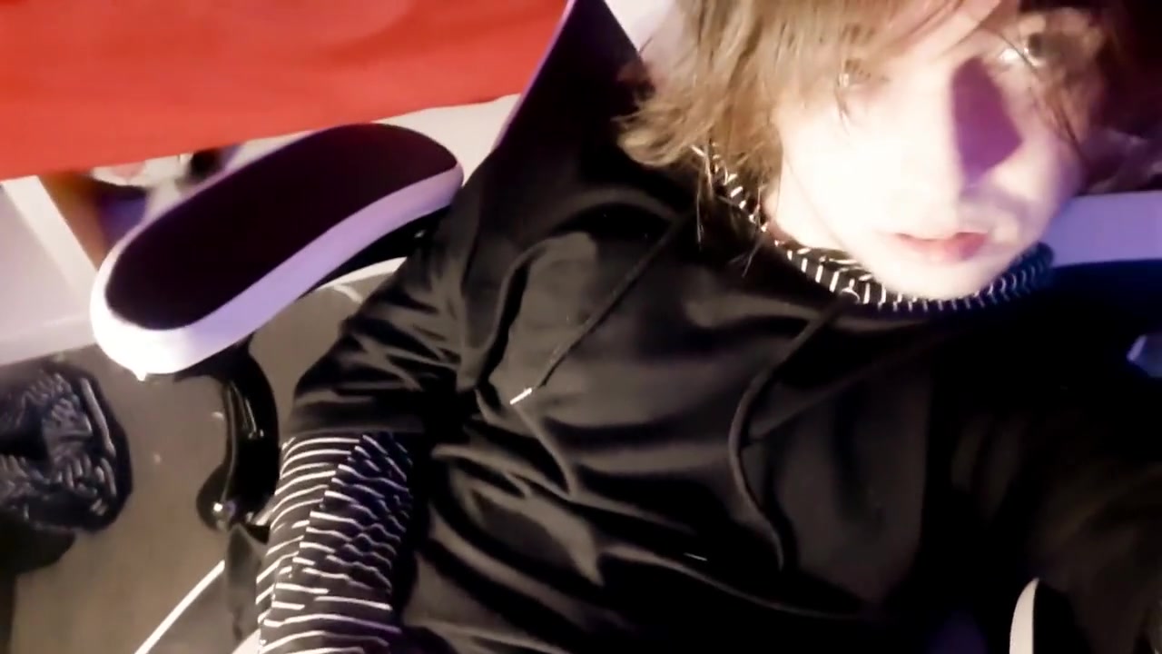 Cute Twink Femboy Makes Cummy Ice-lollys