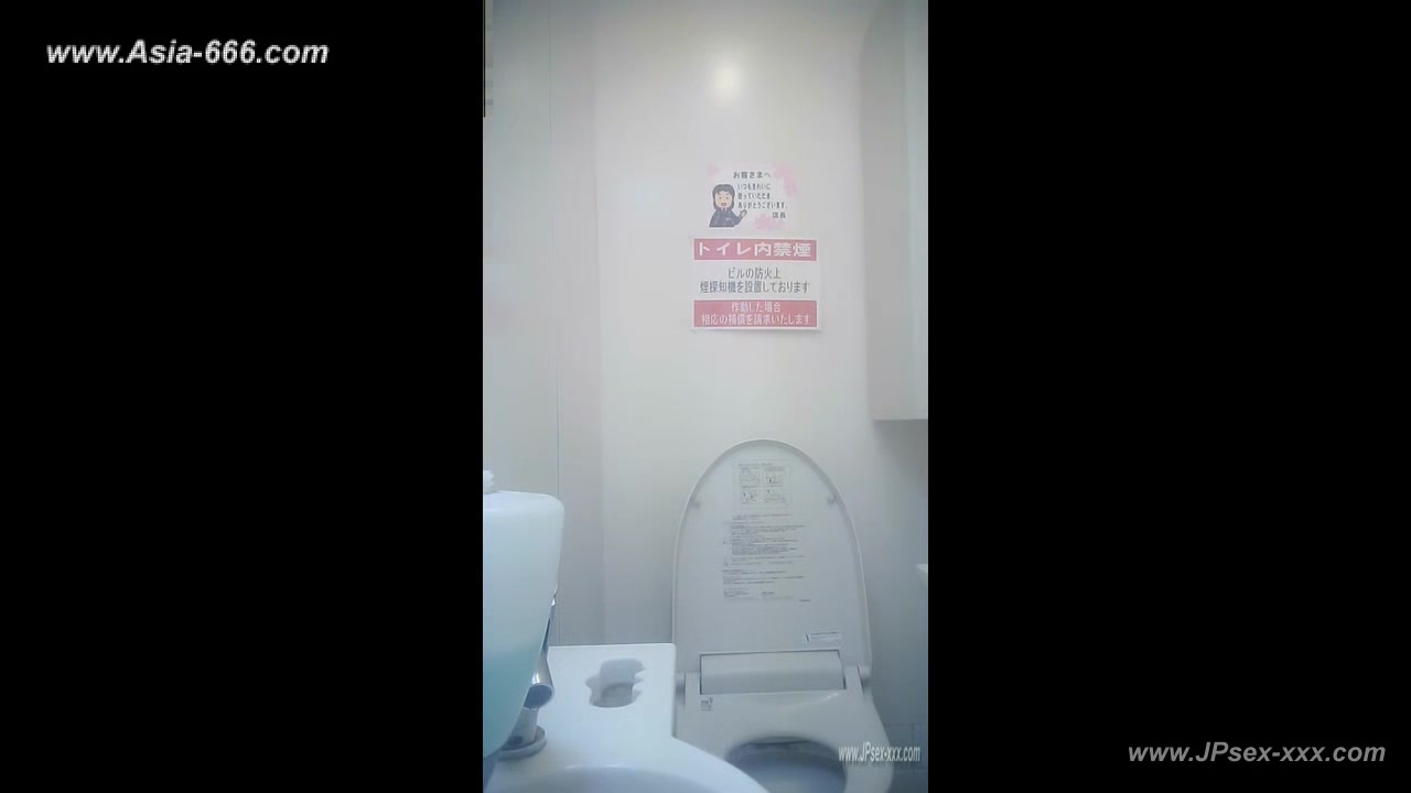 peeping asian office lady go to toilet.7