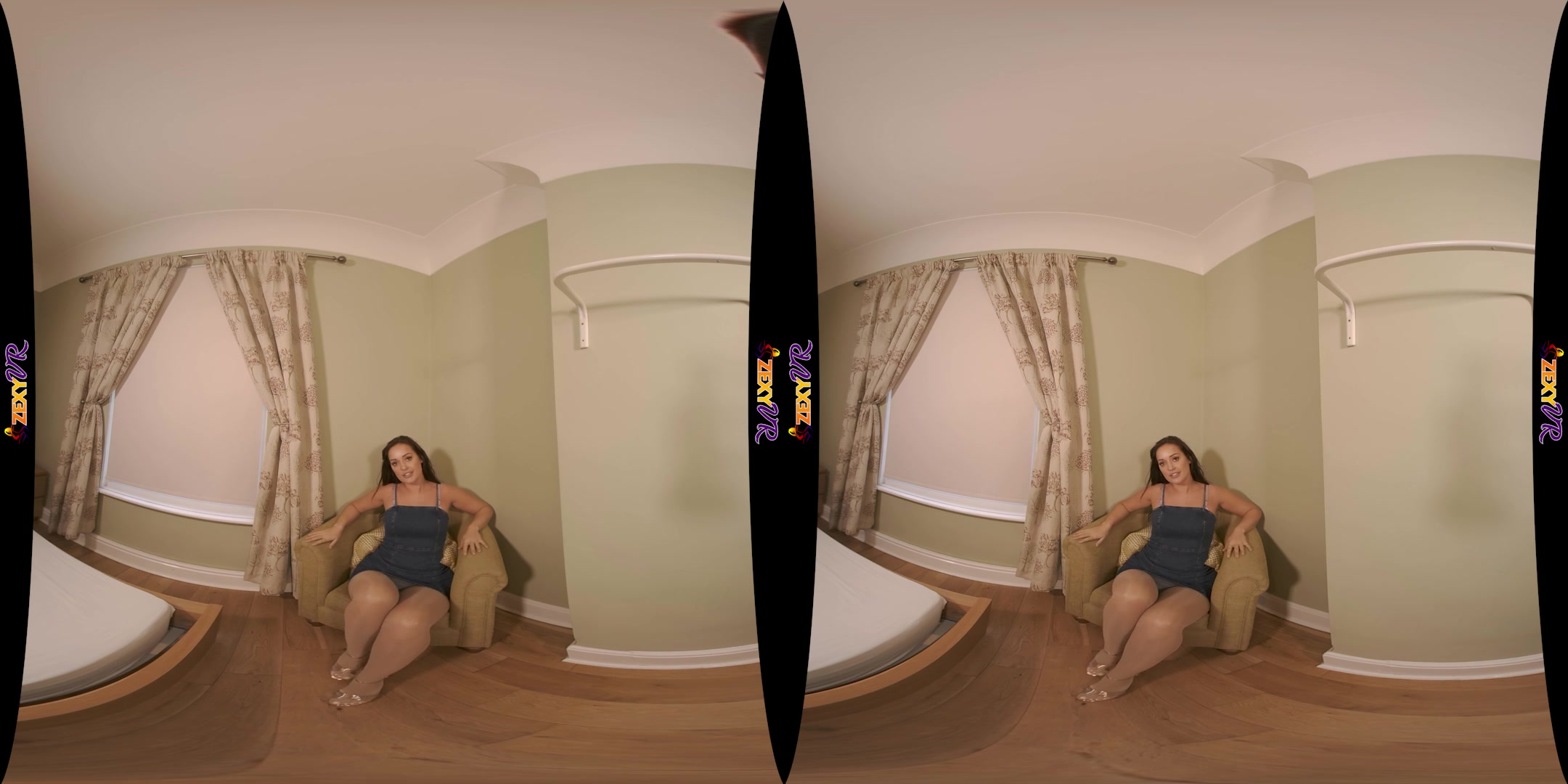 Little Tease featuring Frankie L - ZexyVR