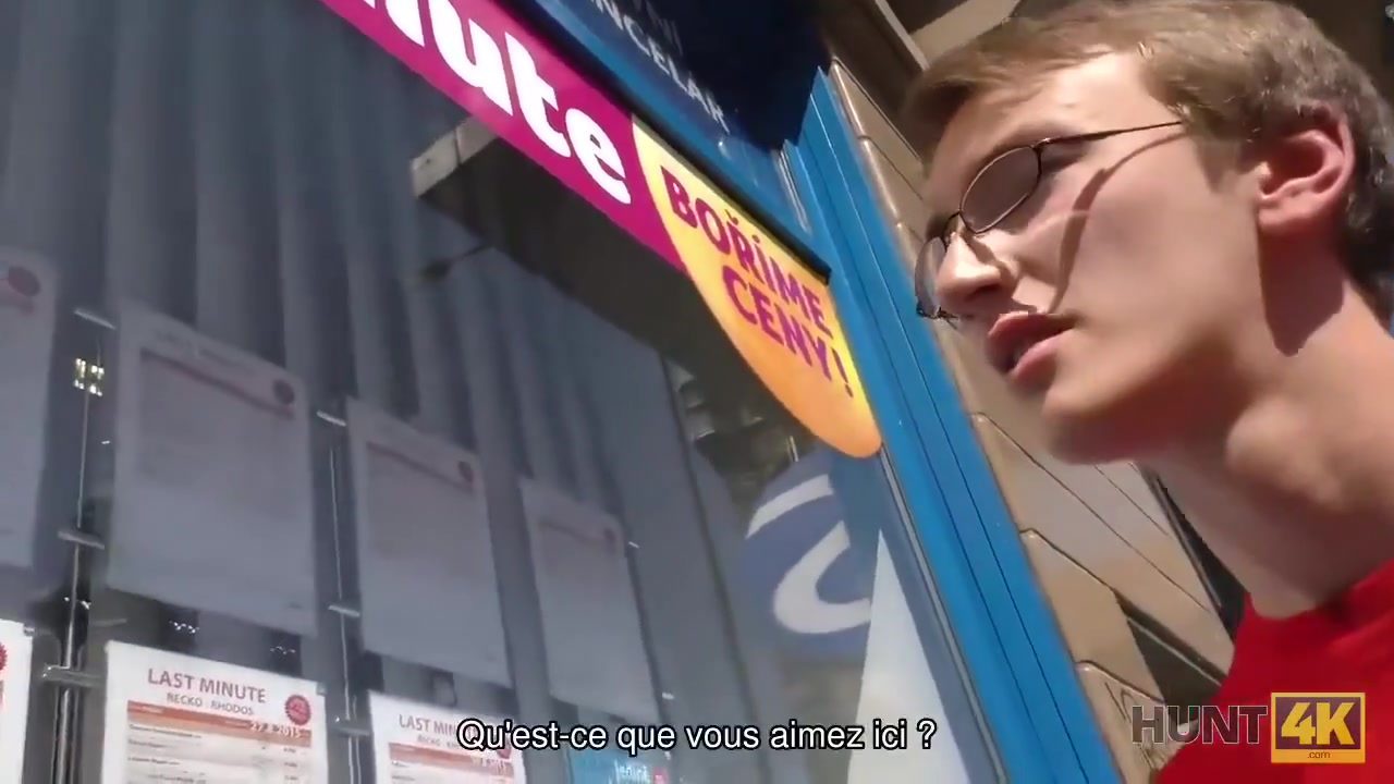 Bebe Veut Voyager Lete Alors Pourquoi Elle Enleve Ses Vetements