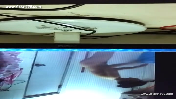 peeping chinese girls bathing.25