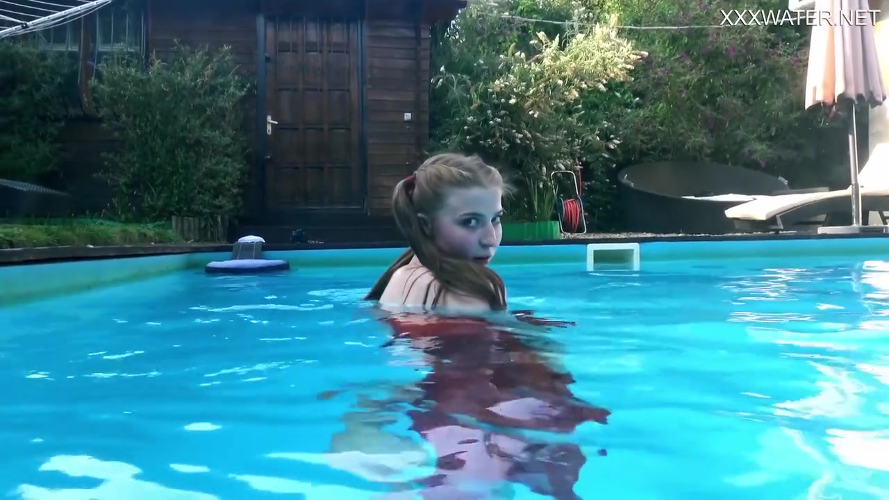 Marfa Is Too Hot And Horny In The Public Swimming Pool