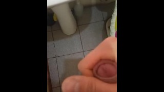ENSEÑANDO SU POLLA JUGOSA PARTE 3