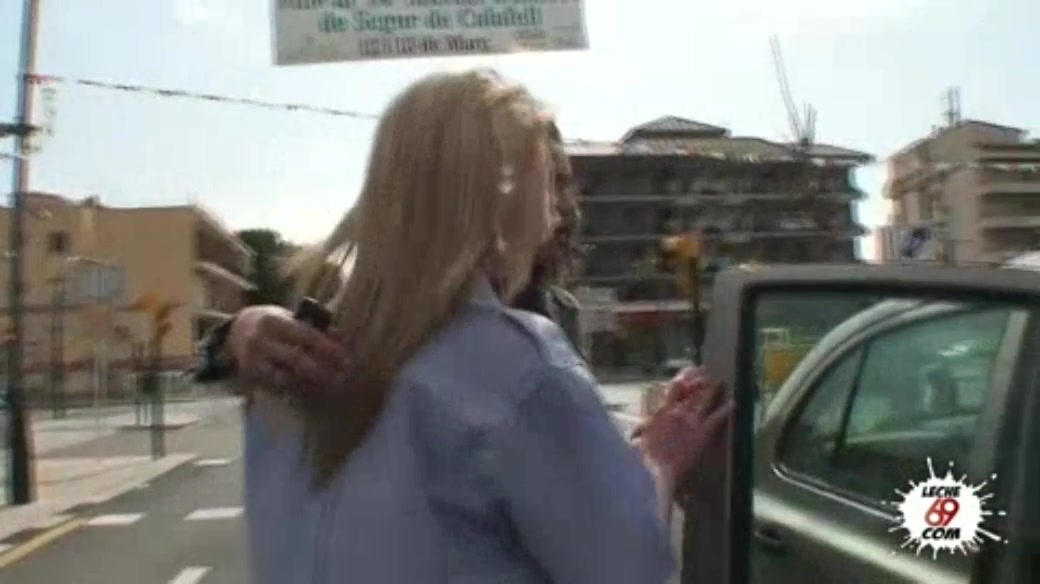 Samia Duarte Angelica Castro in Begging the police woman - Leche69