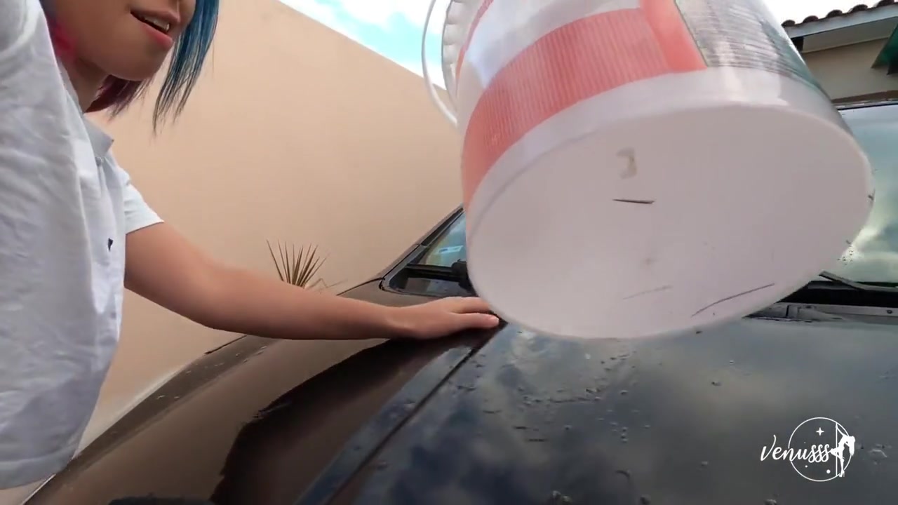 Car Wash Girls - Squirt - We Wet Ourselves Washing The Car, Then We Wet The Car Cuming Over It!