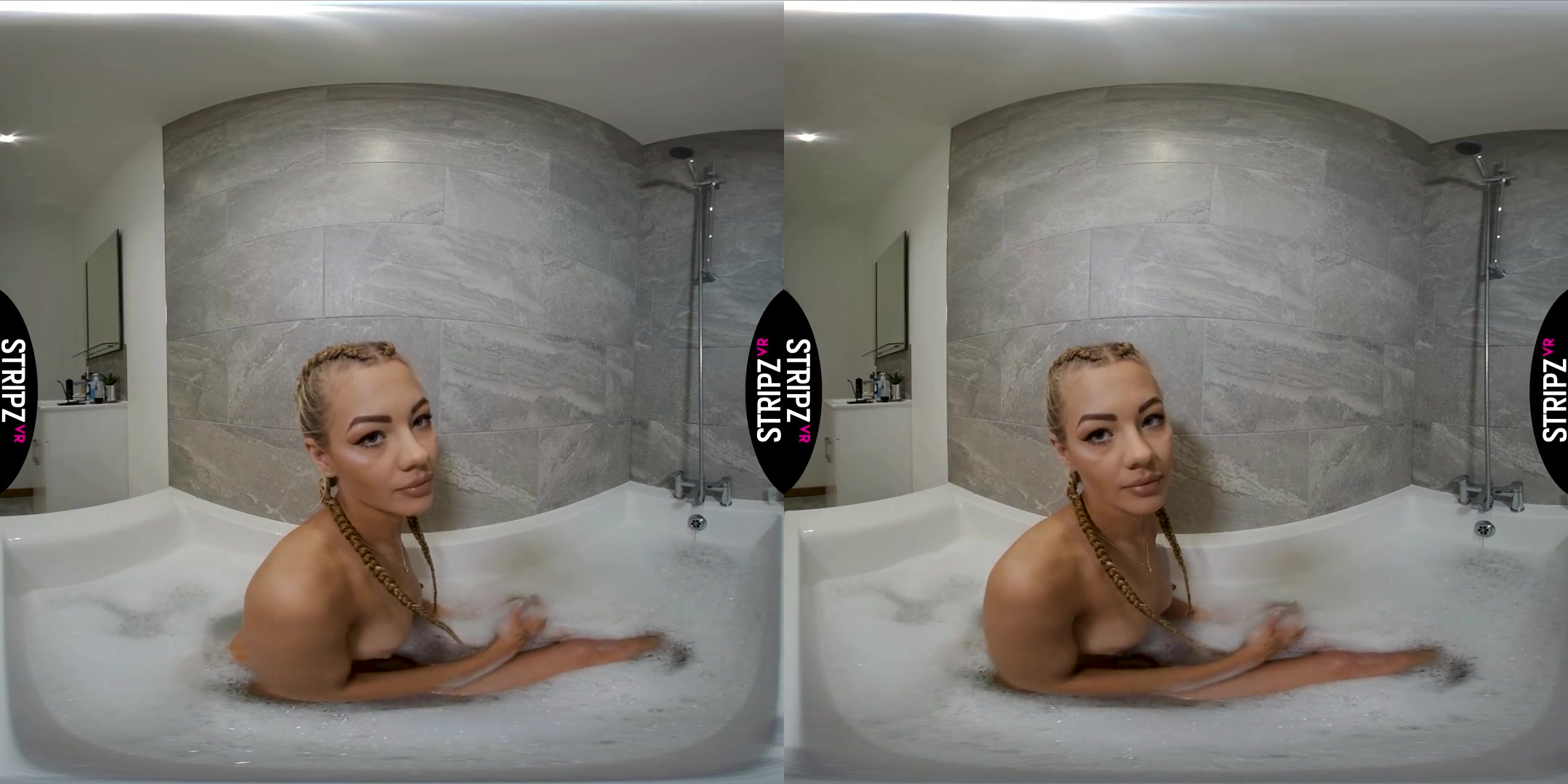 Courtney Marie in Bathe with Me... - StripzVR