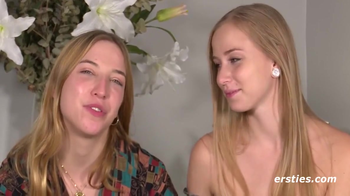 Lesbian Fingering - Sirena & Zoe Lick Their Minds