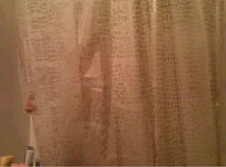 Tranny masturbate in the shower