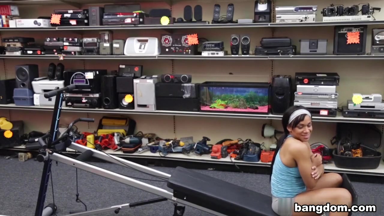 Muscular Chick Spreads Eagle For Cash!