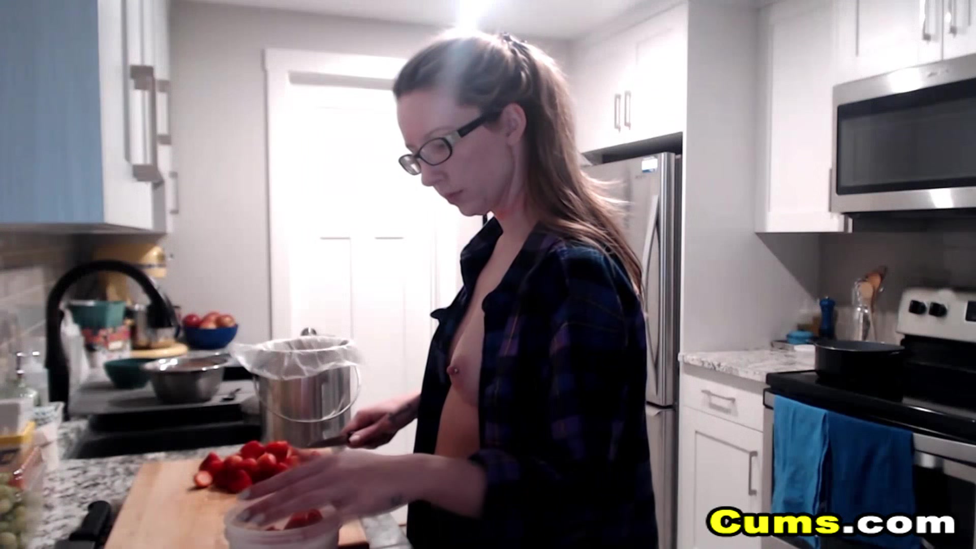 Blonde Babe on her Naked Cooking Show