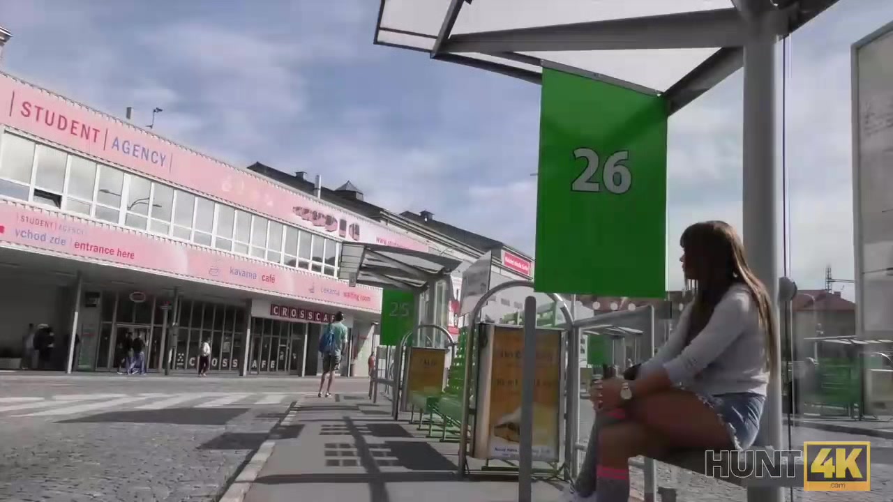HUNT4K. Tricky guy fucks for cash hot chick who needed accommodation