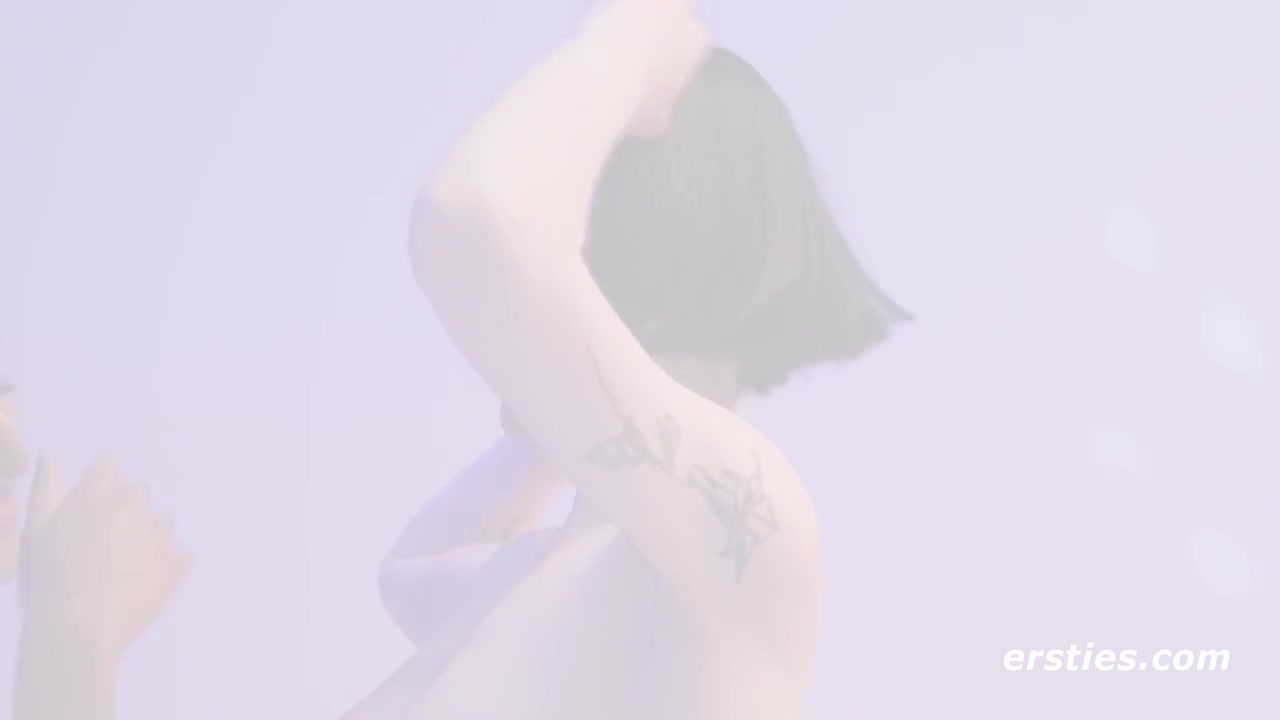 Hot Babes Get It On While Looking For A Hot Guy