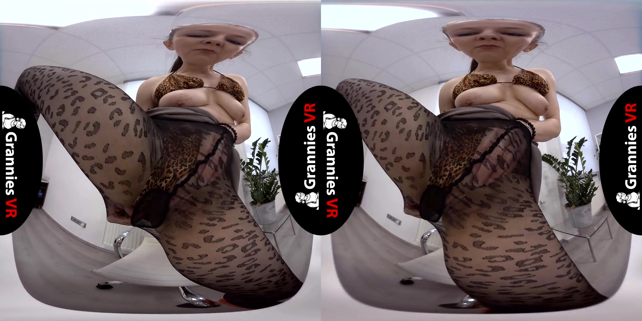 Valentina Ross Masturbates in the Office - Mature Close Up Fingering