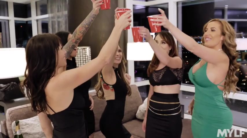Divorce Party Dick Down - MYLF