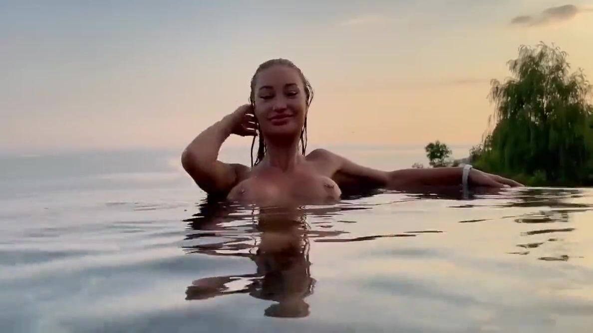 Monika Fox - Naked In A Beautiful Place