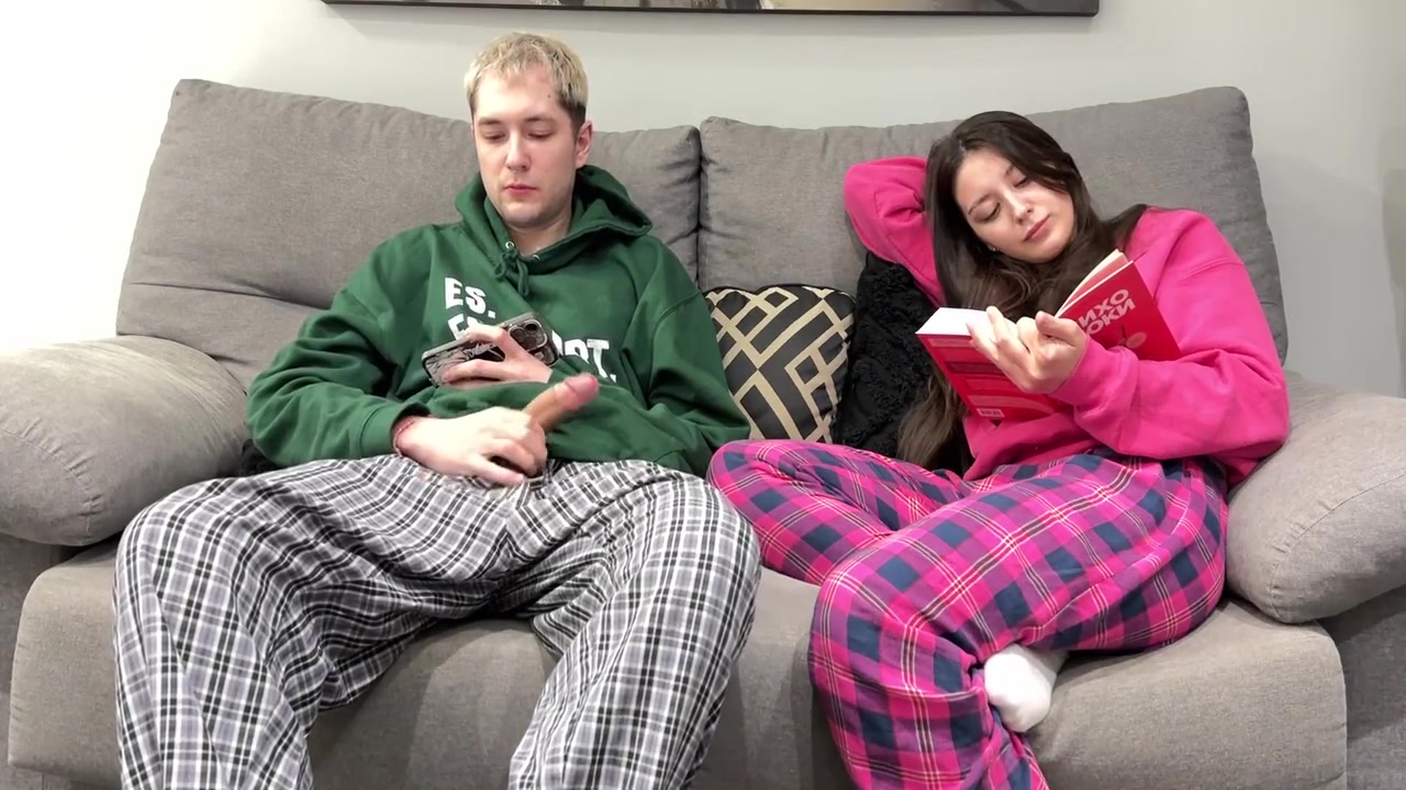 Stepbrother Watch Porn And Jerk Off Next To Stepsister! But She Decide Handjob Him Instead Reading Boring Book 9 Min - Sugary Kitty