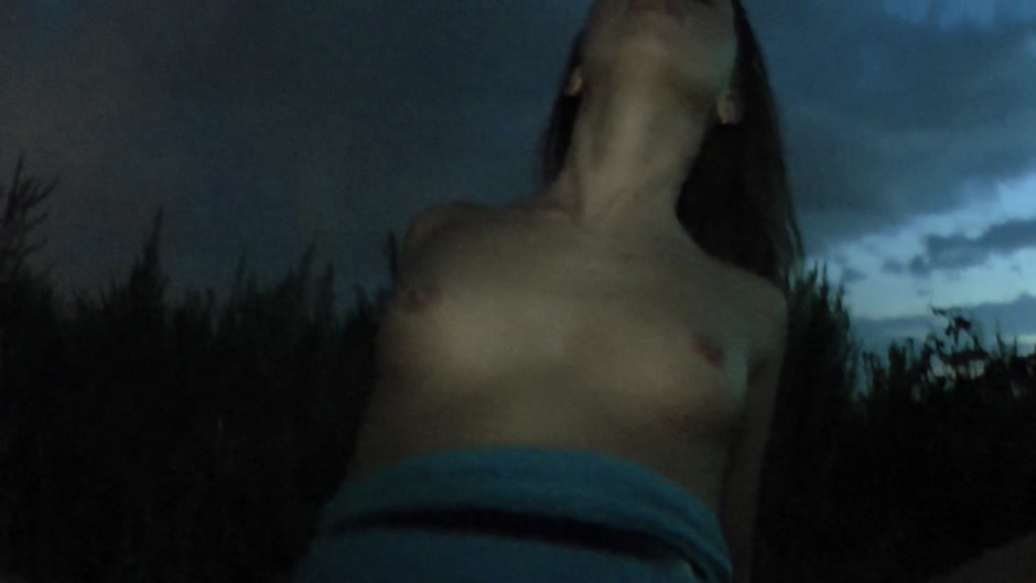 Lusty bitch gets ravished in a public park