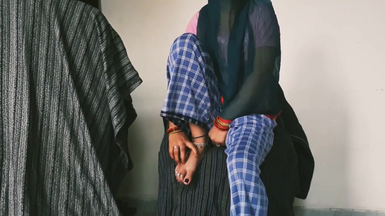 Muslim Bhabhi Ko Kitchen Me Khade Khade Choda - Cum Swallowing Bhabhi