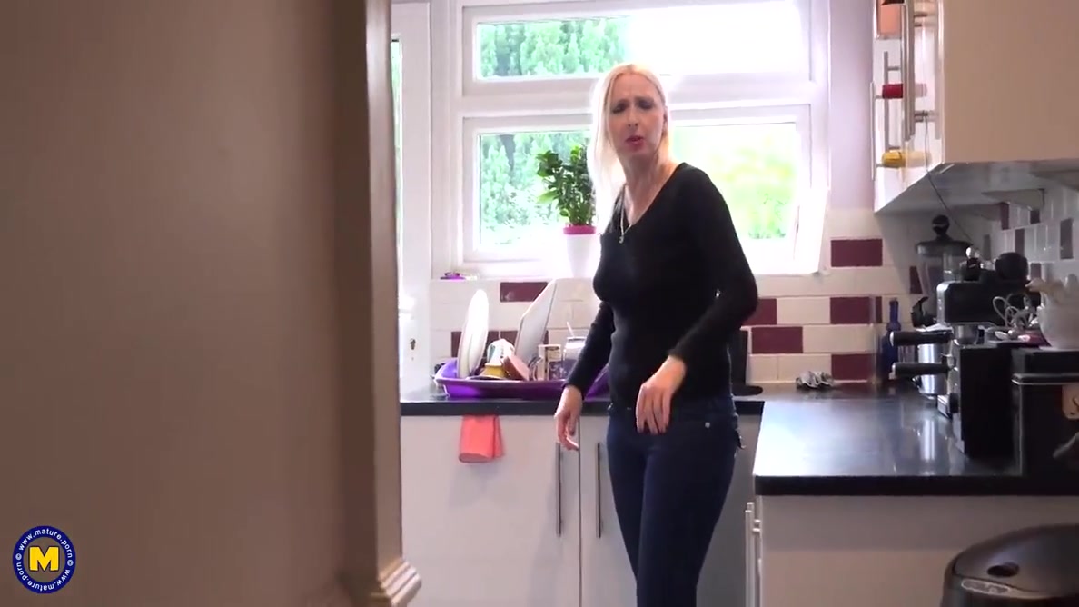 You Step mom - Yes Mature Step mom Wants You To Watch Her Private Life