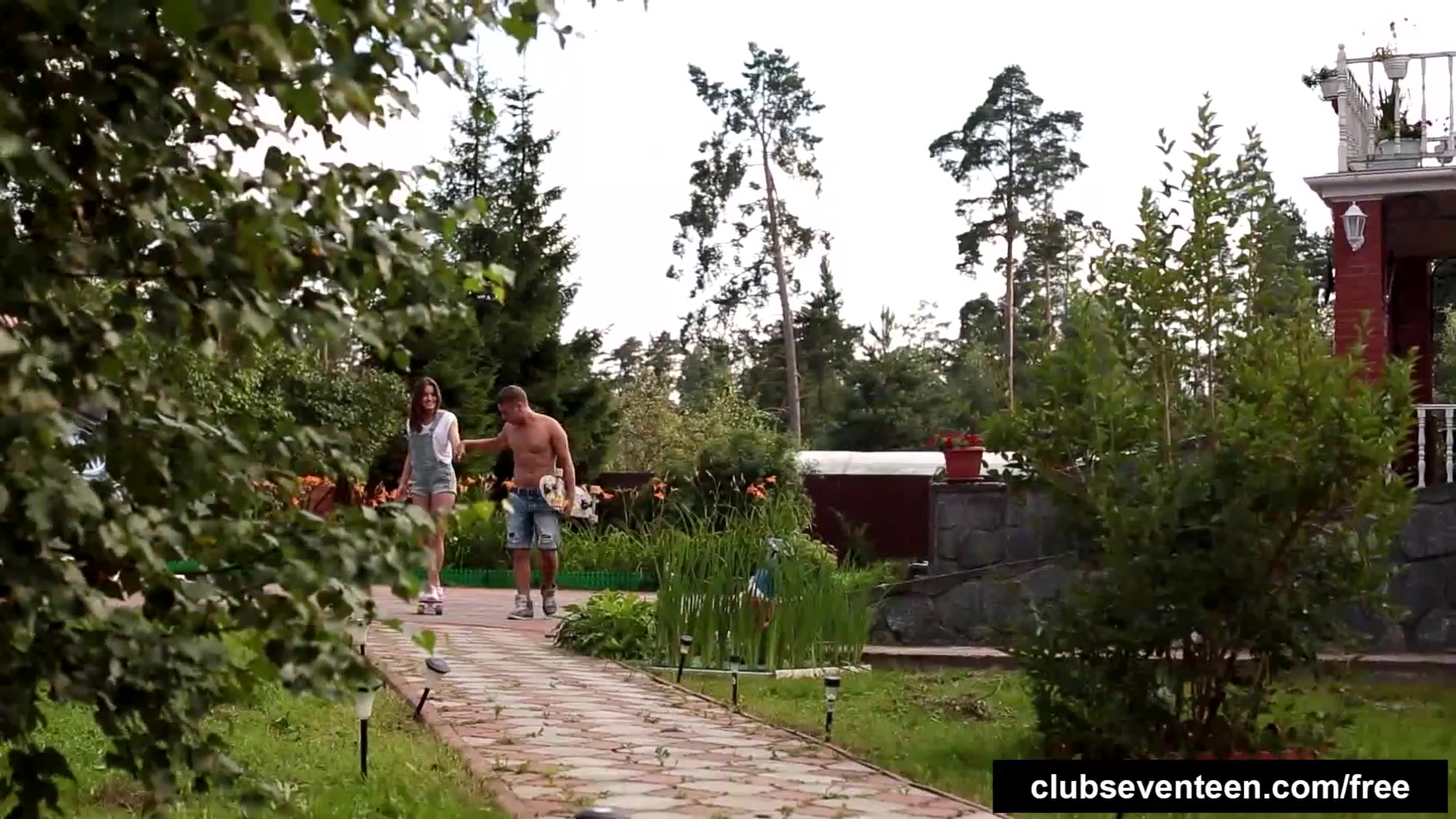 Skater girl gets pounded by a dude outdoors