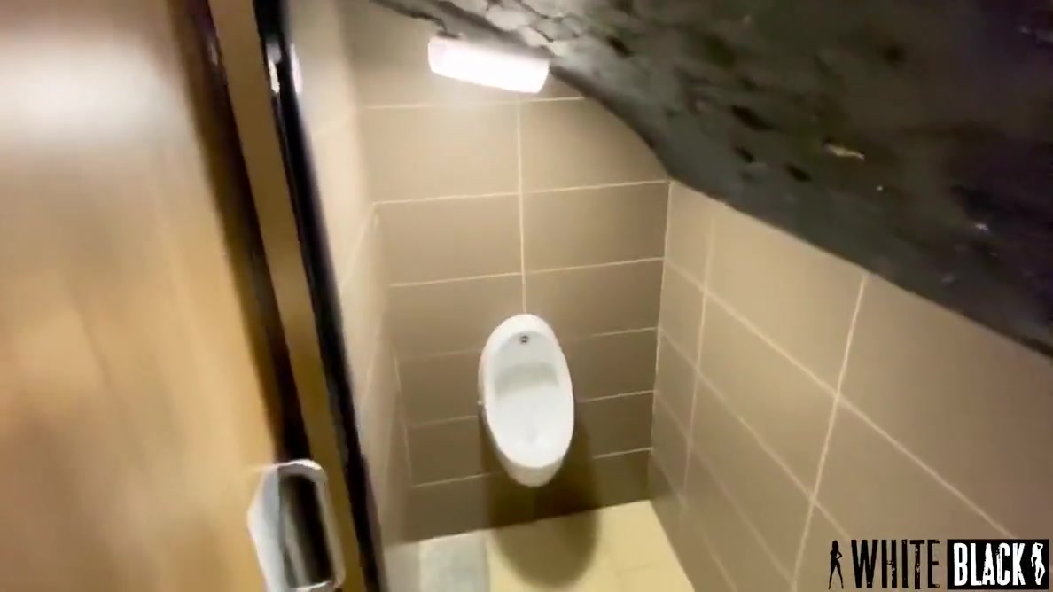 Stranger Made A Deep Blowjob For Money In A Cafe