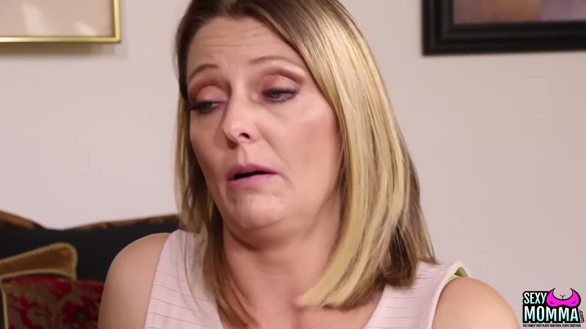 Step Mom, Brenda, Swaps Pussy Juices with Sasha! - Sexymomma