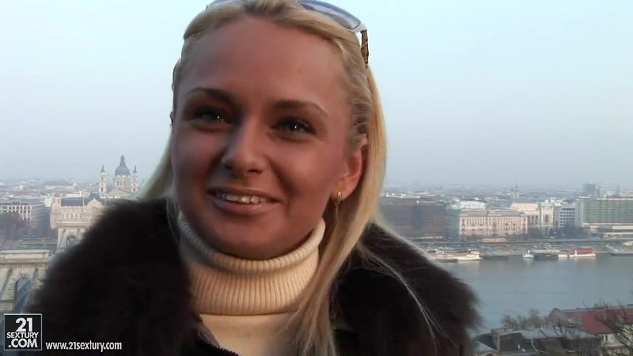 Marvelous Ivana Sugar taking a walk over the town and chatting