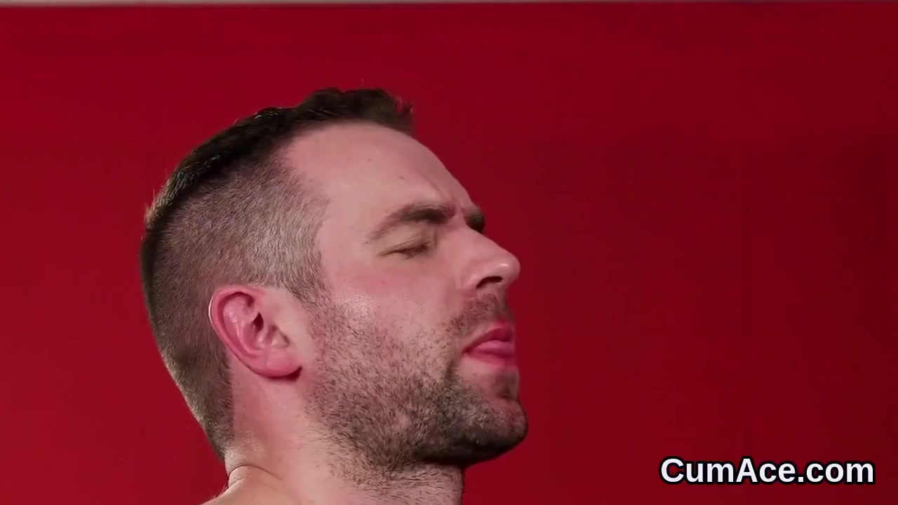 Bombshell Gets Cumshot On Her Face Eating All Th