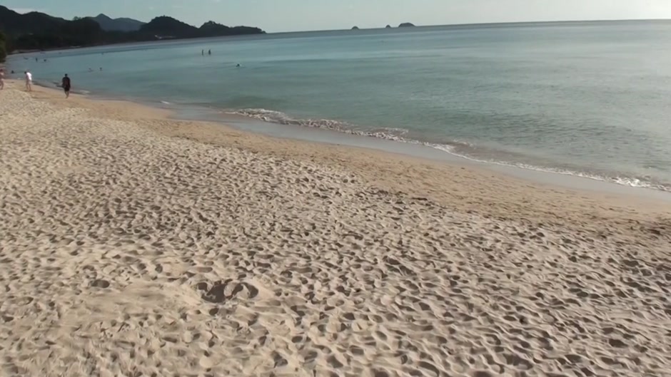 Anne in oral sex at the beach scene with a hot lassie