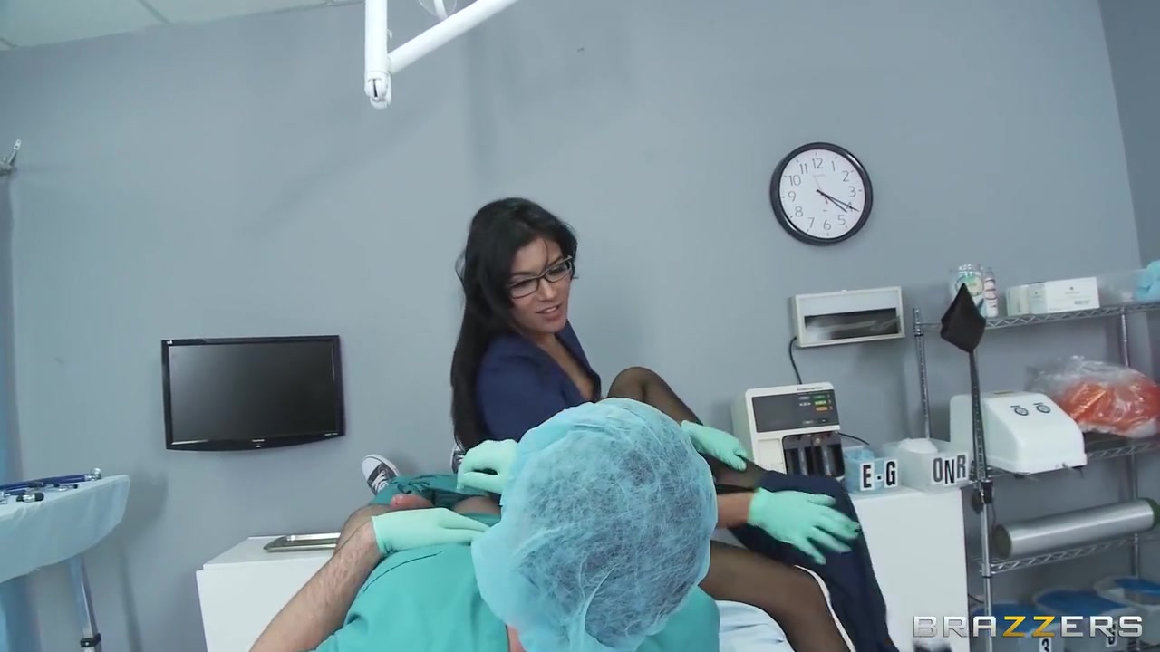 Beautiful Gives Blowjob To Doctor - Shazia Sahari