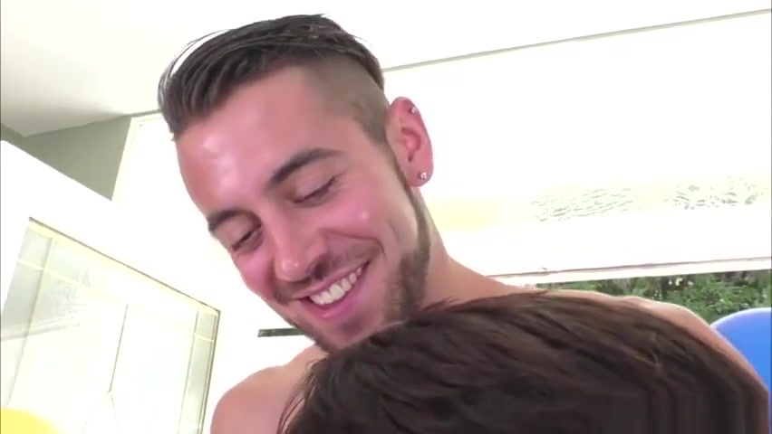 Beautiful Tbabe Daisy Taylor loves sucking and penetrating dudes huge cock
