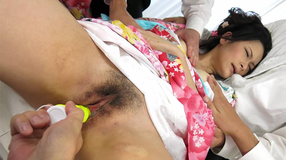 Kimono Lady Ako Nishino gets a gang of men to fuck her - JapanHDV