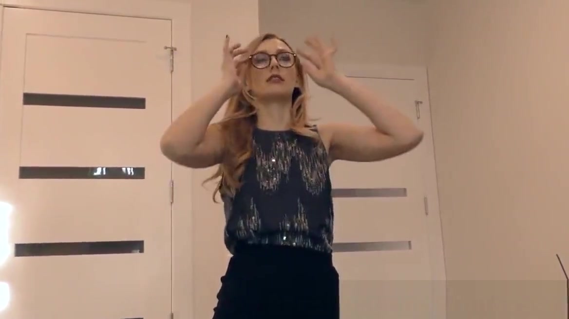 Blonde skank gets blacked