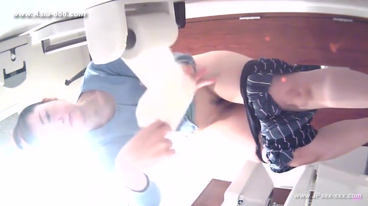 peeping Korean restaurant toilet.23