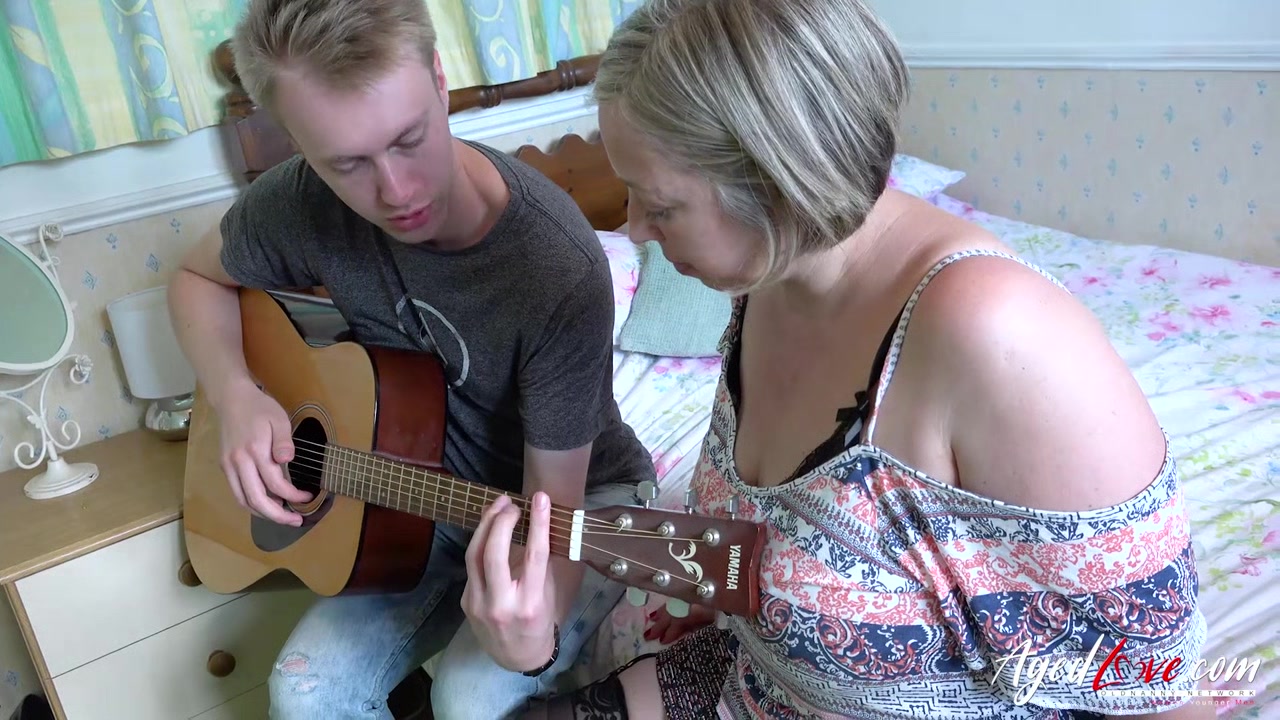 AgedLovE Shooting Starr Taking Guitar Lesson