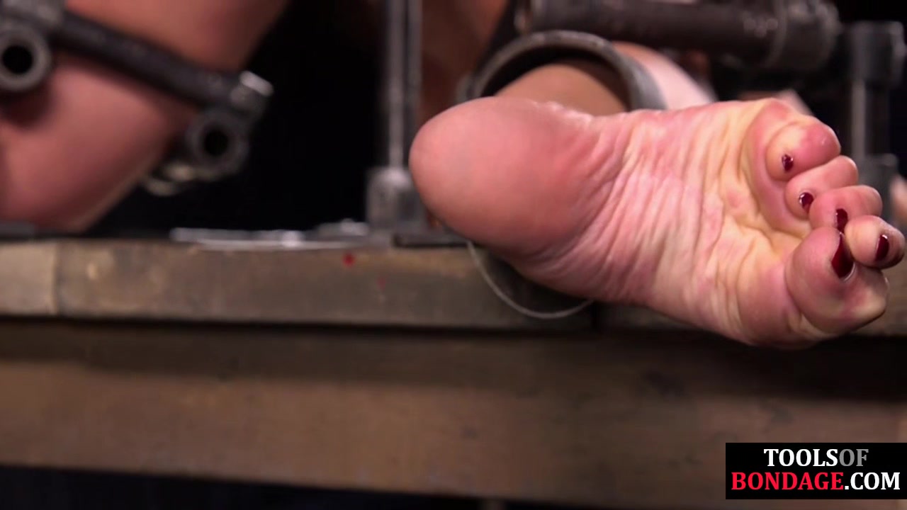 Feet tormented BDSM MILF gets pussytoying till orgasm