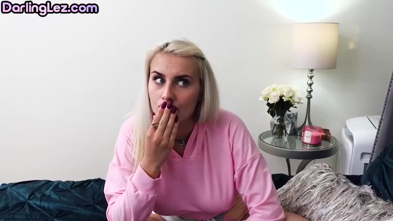 Lesbian Kissing Ends Up With Rimjob While Pussyeating