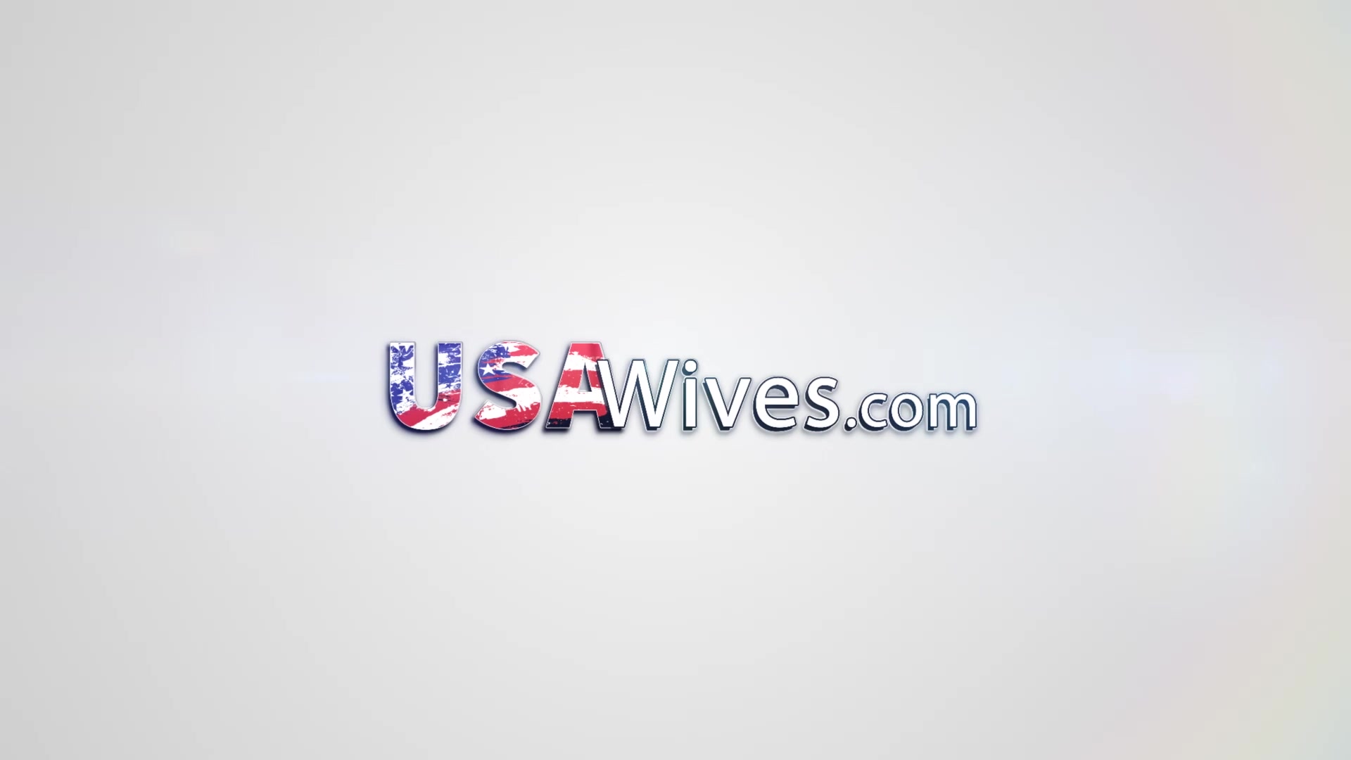USAWIVES - Mature Dylan from USA pleasing her shaved pussy