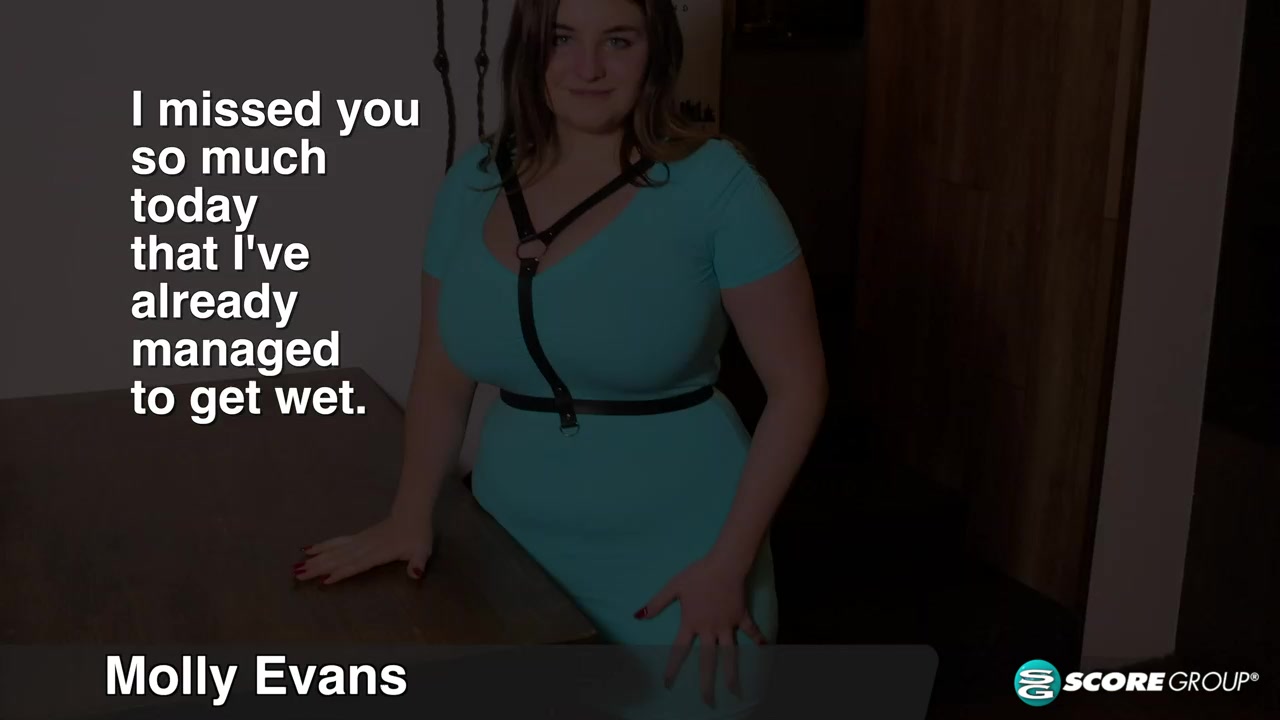 Molly Evans: Voluptuous teen 18+-Next-Door