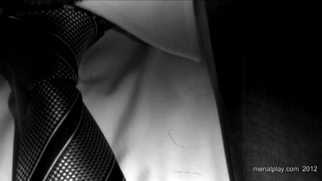 L'homme Dans L'ombre - MENatPLAY