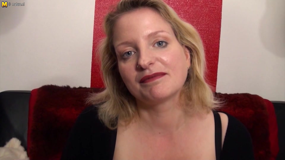 Sexy busty Milf gets a dp in hot threesome